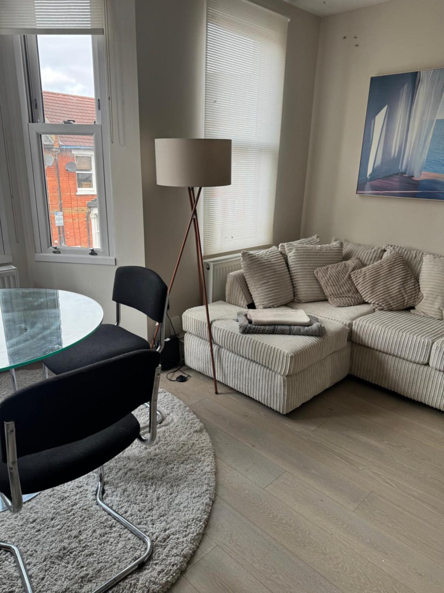 Apartament Stronsa B Londra